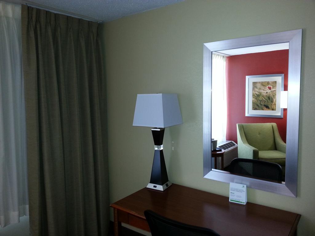 Holiday Inn Shreveport Downtown By Ihg Room photo